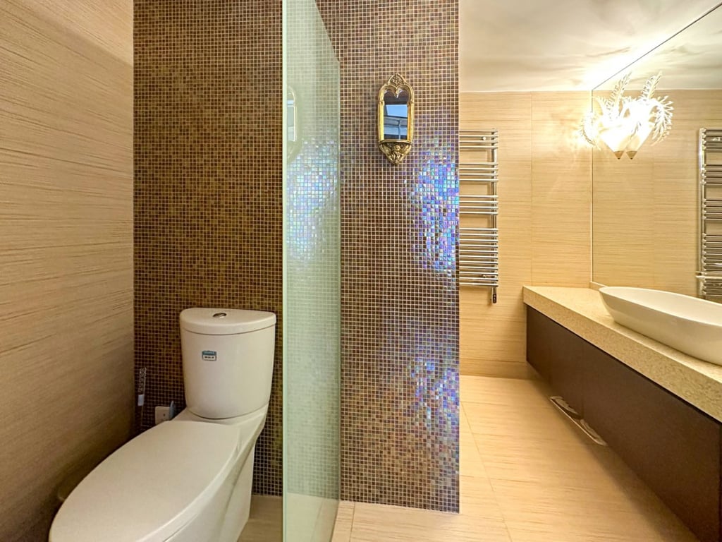 https://img.propertyraptor.com/cdn-cgi/imagedelivery/KD5bF_AFL0JDTbKLWF7z9g/ap8/ap8_001/hornet/prp/img/1bc1045c5c98dbeda10d75e7adfa10fb.jpg/public