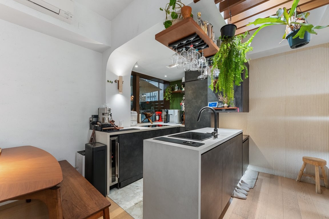 https://img.propertyraptor.com/cdn-cgi/imagedelivery/KD5bF_AFL0JDTbKLWF7z9g/ap8/ap8_001/hornet/prp/img/1be5206e2e5dff69291477c47d4f1d82-wtm.jpg/public