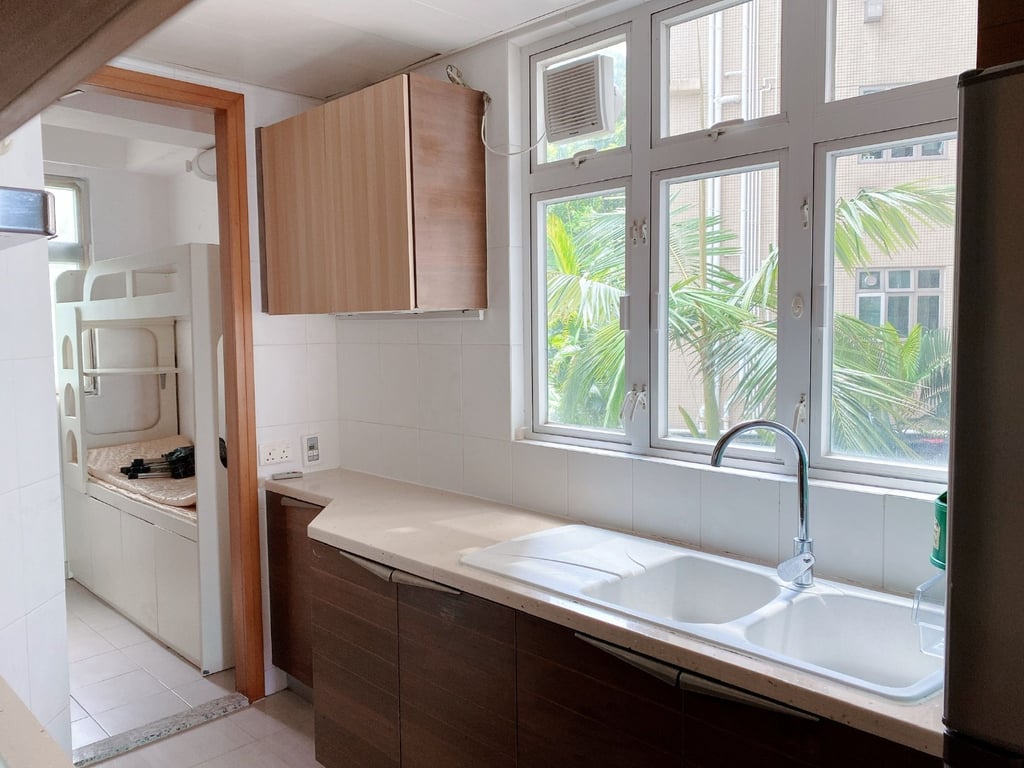 https://img.propertyraptor.com/cdn-cgi/imagedelivery/KD5bF_AFL0JDTbKLWF7z9g/ap8/ap8_001/hornet/prp/img/1c0c12bd4c82c3ba8d7e59ab946d20fb-wtm.jpg/public