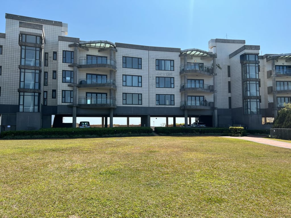 https://img.propertyraptor.com/cdn-cgi/imagedelivery/KD5bF_AFL0JDTbKLWF7z9g/ap8/ap8_001/hornet/prp/img/1c2cbb465493cf07793d0333d8ad7cb8.jpg/public