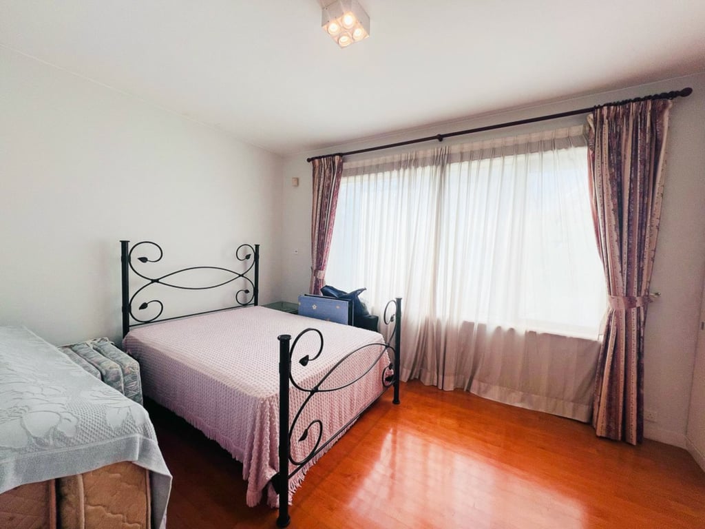 https://img.propertyraptor.com/cdn-cgi/imagedelivery/KD5bF_AFL0JDTbKLWF7z9g/ap8/ap8_001/hornet/prp/img/1c32f909120fab4f3b990426ac91ce6b-wtm.jpg/public