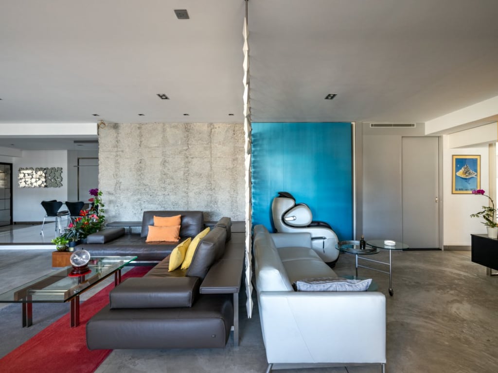 https://img.propertyraptor.com/cdn-cgi/imagedelivery/KD5bF_AFL0JDTbKLWF7z9g/ap8/ap8_001/hornet/prp/img/1c4b8a6ec35cb70f89e15f47a6d59ebc.jpg/public