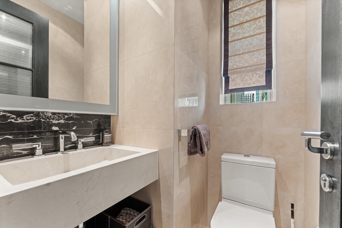 https://img.propertyraptor.com/cdn-cgi/imagedelivery/KD5bF_AFL0JDTbKLWF7z9g/ap8/ap8_001/hornet/prp/img/1c56d62329a06d2ec2441ae950f56be7-wtm.jpg/public