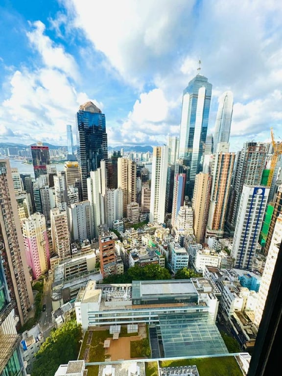 https://img.propertyraptor.com/cdn-cgi/imagedelivery/KD5bF_AFL0JDTbKLWF7z9g/ap8/ap8_001/hornet/prp/img/1c5838d5bea2657dae52c7e0b18099e3-wtm.jpg/public