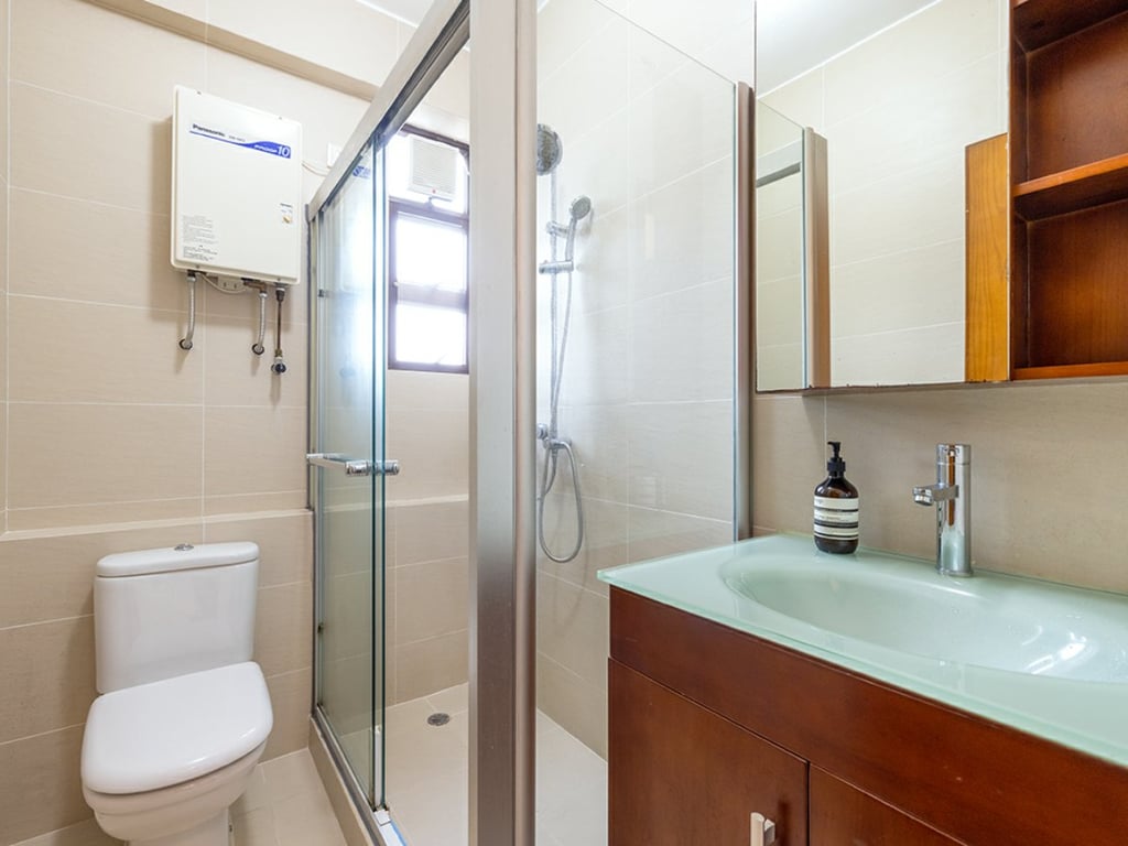 https://img.propertyraptor.com/cdn-cgi/imagedelivery/KD5bF_AFL0JDTbKLWF7z9g/ap8/ap8_001/hornet/prp/img/1c595dc3260ee3f00f559a02d95c562b.jpg/public