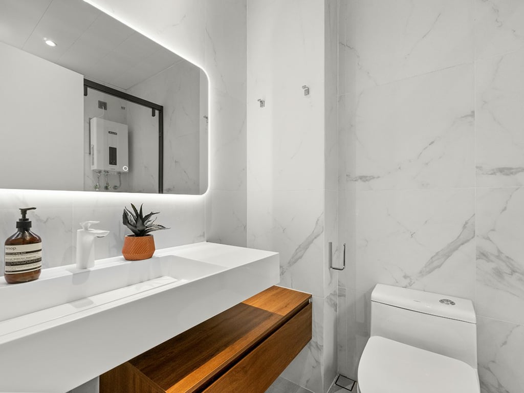 https://img.propertyraptor.com/cdn-cgi/imagedelivery/KD5bF_AFL0JDTbKLWF7z9g/ap8/ap8_001/hornet/prp/img/1c71ee21527e967eaa9cfdf17e52e138.jpg/public