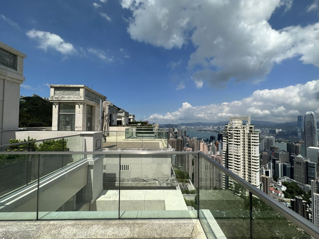 https://img.propertyraptor.com/cdn-cgi/imagedelivery/KD5bF_AFL0JDTbKLWF7z9g/ap8/ap8_001/hornet/prp/img/1c76324aad35a48c6292556fb88219b1.jpg/public