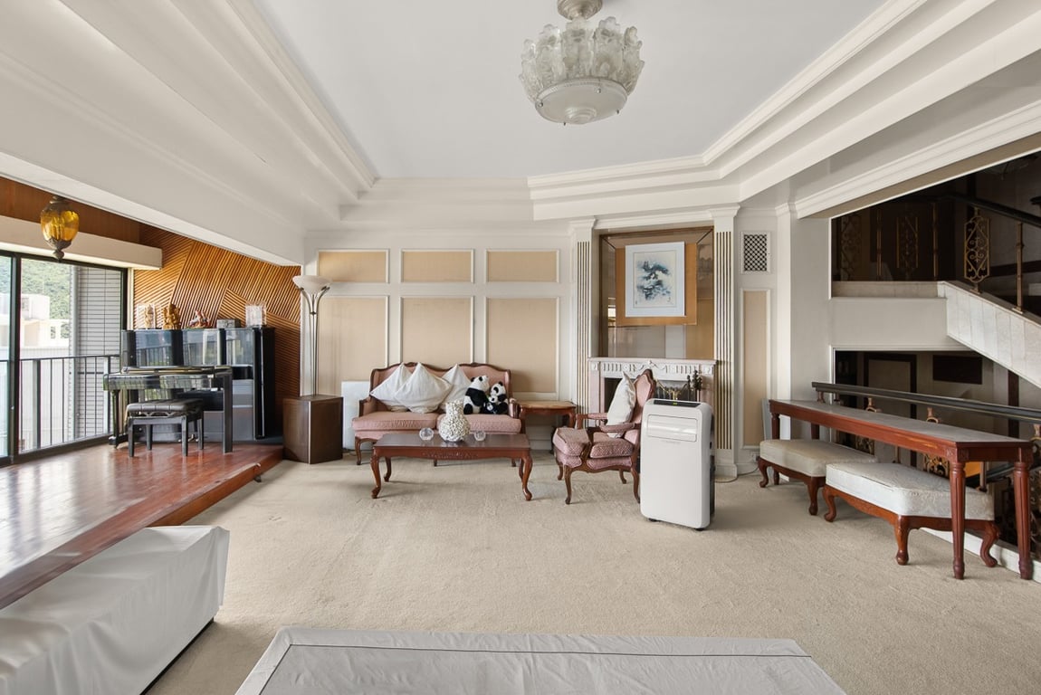 https://img.propertyraptor.com/cdn-cgi/imagedelivery/KD5bF_AFL0JDTbKLWF7z9g/ap8/ap8_001/hornet/prp/img/1c7746bd7c042547d37b3932876c81f3-wtm.jpg/public