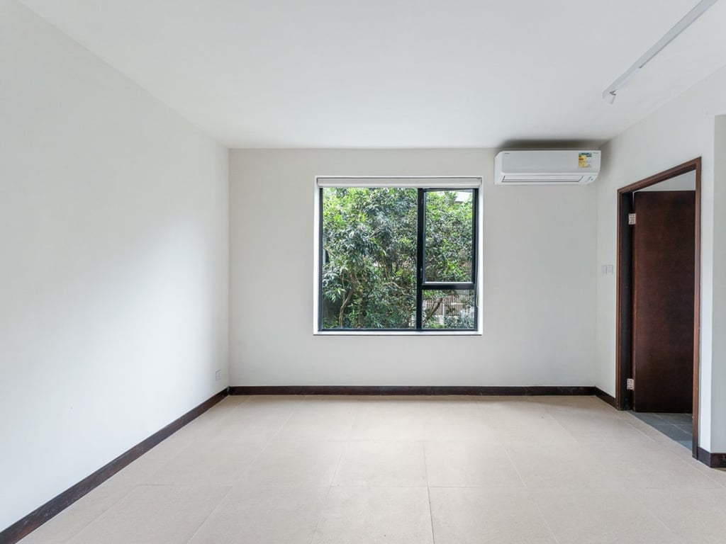 https://img.propertyraptor.com/cdn-cgi/imagedelivery/KD5bF_AFL0JDTbKLWF7z9g/ap8/ap8_001/hornet/prp/img/1ca8fbc32ee64721cd3a1d93ffc64c81.jpg/public