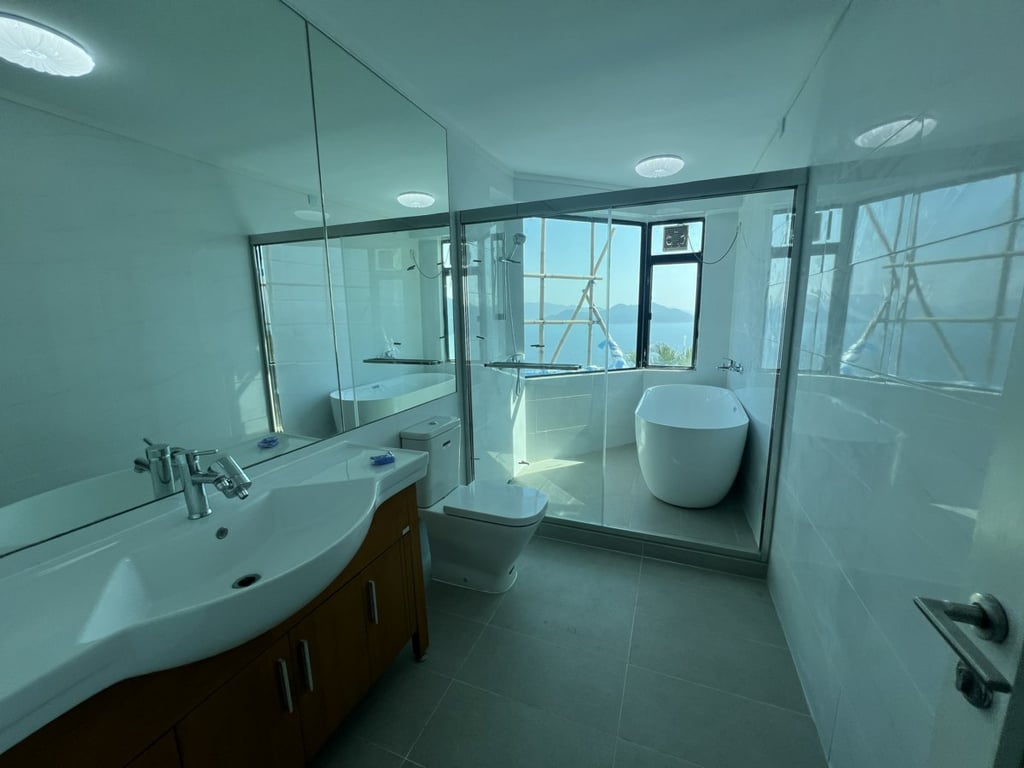 https://img.propertyraptor.com/cdn-cgi/imagedelivery/KD5bF_AFL0JDTbKLWF7z9g/ap8/ap8_001/hornet/prp/img/1cb5fa7647775c69ba3f7a8e94ac560d.jpg/public