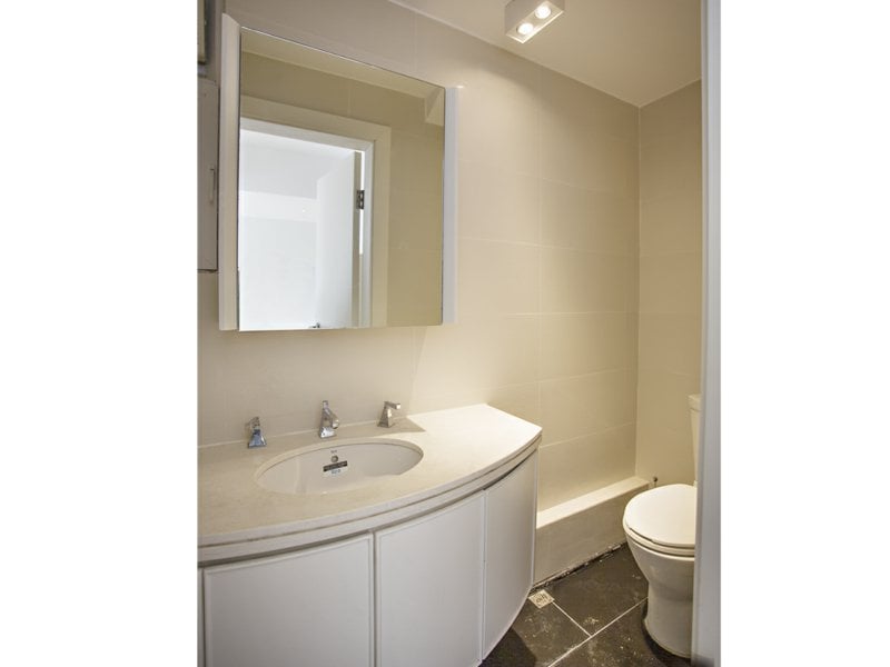https://img.propertyraptor.com/cdn-cgi/imagedelivery/KD5bF_AFL0JDTbKLWF7z9g/ap8/ap8_001/hornet/prp/img/1cbd8581a3004f4dfdbae0bc303fa81c.jpg/public