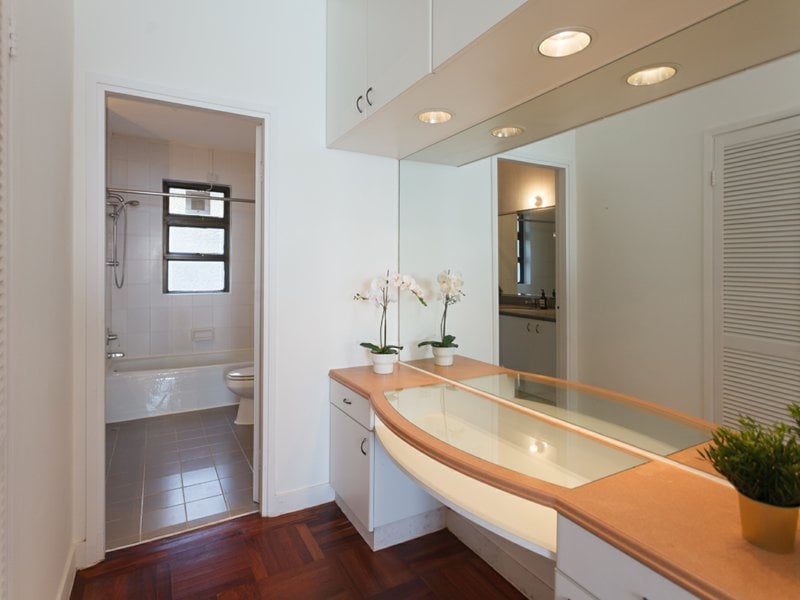https://img.propertyraptor.com/cdn-cgi/imagedelivery/KD5bF_AFL0JDTbKLWF7z9g/ap8/ap8_001/hornet/prp/img/1ccd3a27ae5be7767a16d128299dda5d.jpg/public