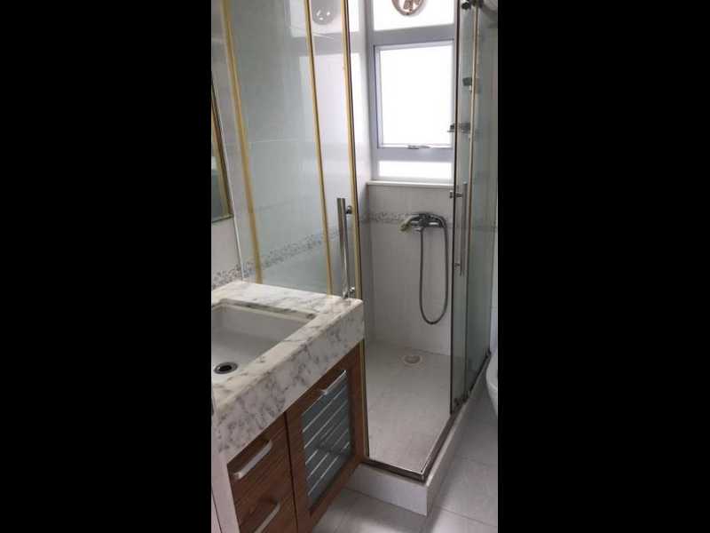 https://img.propertyraptor.com/cdn-cgi/imagedelivery/KD5bF_AFL0JDTbKLWF7z9g/ap8/ap8_001/hornet/prp/img/1cde6a15bb32328265981095f251b85f.jpg/public