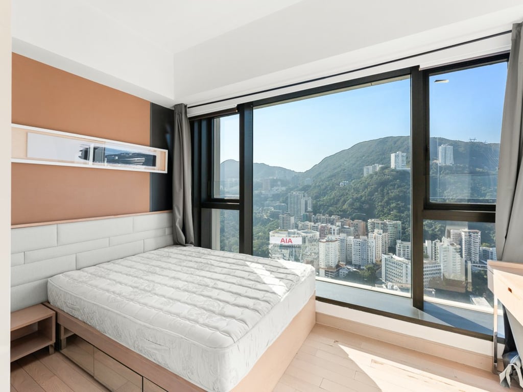 https://img.propertyraptor.com/cdn-cgi/imagedelivery/KD5bF_AFL0JDTbKLWF7z9g/ap8/ap8_001/hornet/prp/img/1ce9beefb631fd423cce57a77c11b162-wtm.jpg/public