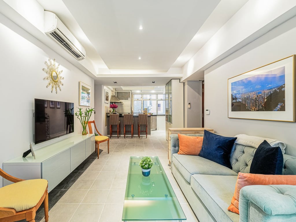 https://img.propertyraptor.com/cdn-cgi/imagedelivery/KD5bF_AFL0JDTbKLWF7z9g/ap8/ap8_001/hornet/prp/img/1d049c02108bd0bf388c5109dff2dd59.jpg/public