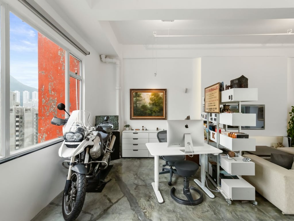 https://img.propertyraptor.com/cdn-cgi/imagedelivery/KD5bF_AFL0JDTbKLWF7z9g/ap8/ap8_001/hornet/prp/img/1d1252123e091a9e30c98c3afe73c4e5.jpg/public
