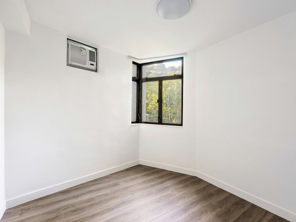 https://img.propertyraptor.com/cdn-cgi/imagedelivery/KD5bF_AFL0JDTbKLWF7z9g/ap8/ap8_001/hornet/prp/img/1d28ada471190672de15b8aa6ad6ad5c.jpg/public
