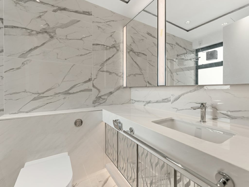 https://img.propertyraptor.com/cdn-cgi/imagedelivery/KD5bF_AFL0JDTbKLWF7z9g/ap8/ap8_001/hornet/prp/img/1d60a7998ec77422a34bbb5126e43e8a.jpg/public