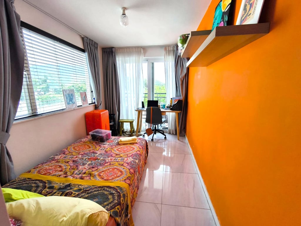 https://img.propertyraptor.com/cdn-cgi/imagedelivery/KD5bF_AFL0JDTbKLWF7z9g/ap8/ap8_001/hornet/prp/img/1dab7454749301393cf9fbd749f958ee-wtm.jpg/public
