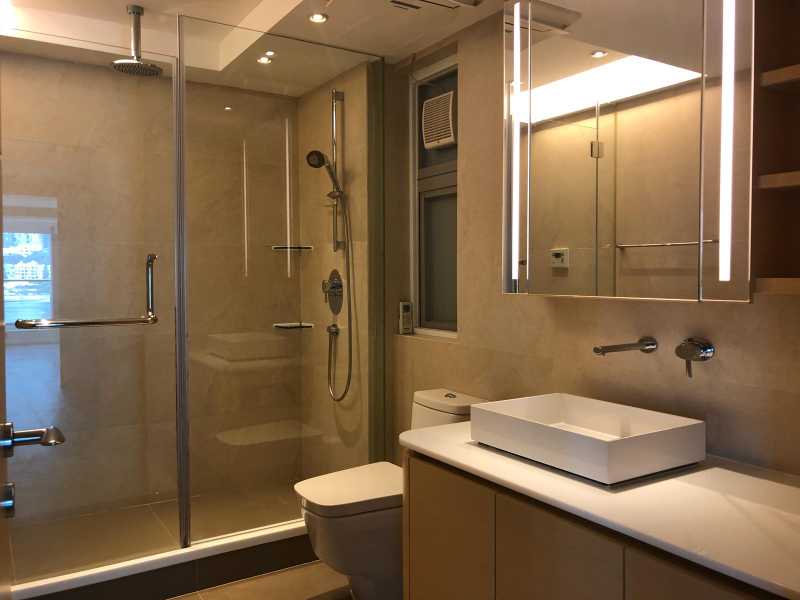 https://img.propertyraptor.com/cdn-cgi/imagedelivery/KD5bF_AFL0JDTbKLWF7z9g/ap8/ap8_001/hornet/prp/img/1db12cb4b94419fe3971c09ee46b778f.jpg/public