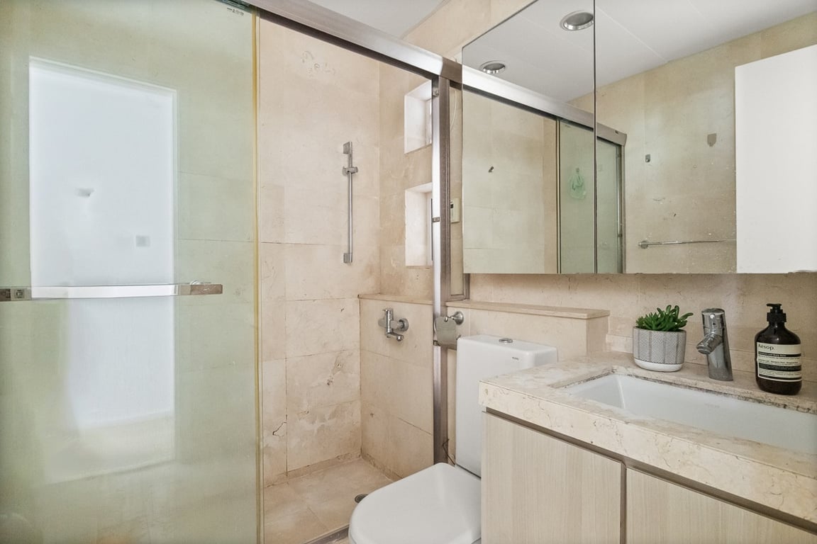https://img.propertyraptor.com/cdn-cgi/imagedelivery/KD5bF_AFL0JDTbKLWF7z9g/ap8/ap8_001/hornet/prp/img/1de0146ec8a647396a2292119bc4a8c1-wtm.jpg/public