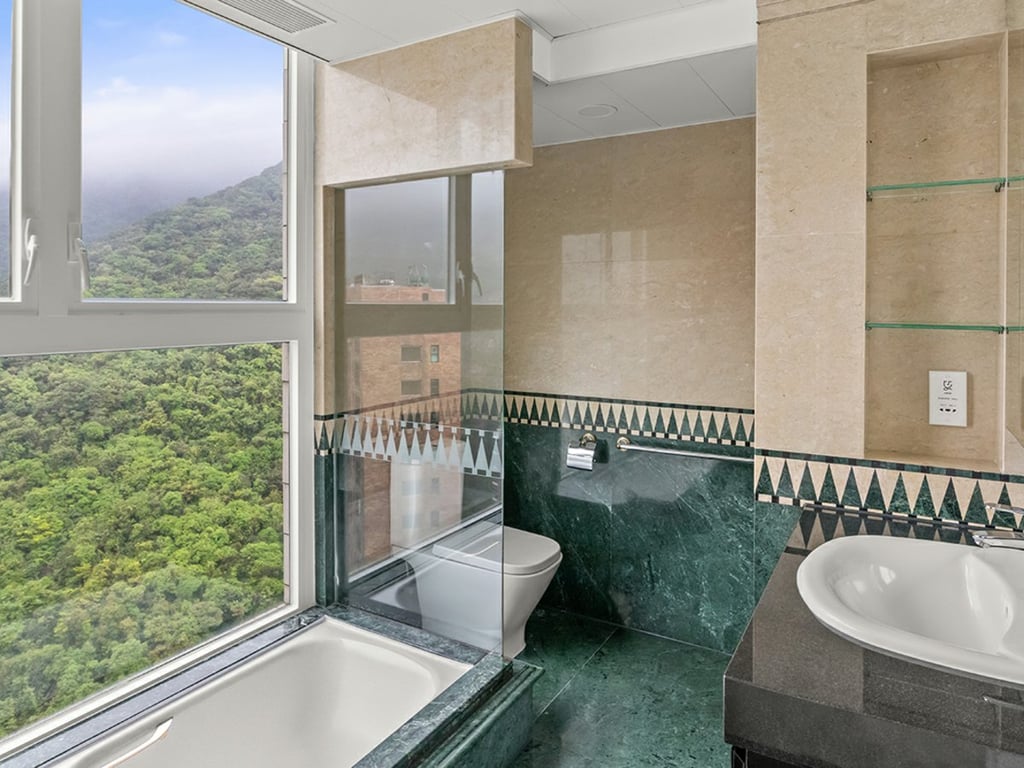 https://img.propertyraptor.com/cdn-cgi/imagedelivery/KD5bF_AFL0JDTbKLWF7z9g/ap8/ap8_001/hornet/prp/img/1e10d5a653c721393a14782ef9f6dc02.jpg/public