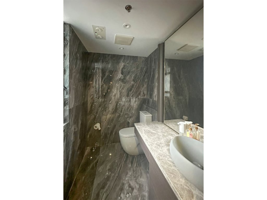 https://img.propertyraptor.com/cdn-cgi/imagedelivery/KD5bF_AFL0JDTbKLWF7z9g/ap8/ap8_001/hornet/prp/img/1e1c476b6d0a0e8f9d9325f24ff3a6e1.jpg/public