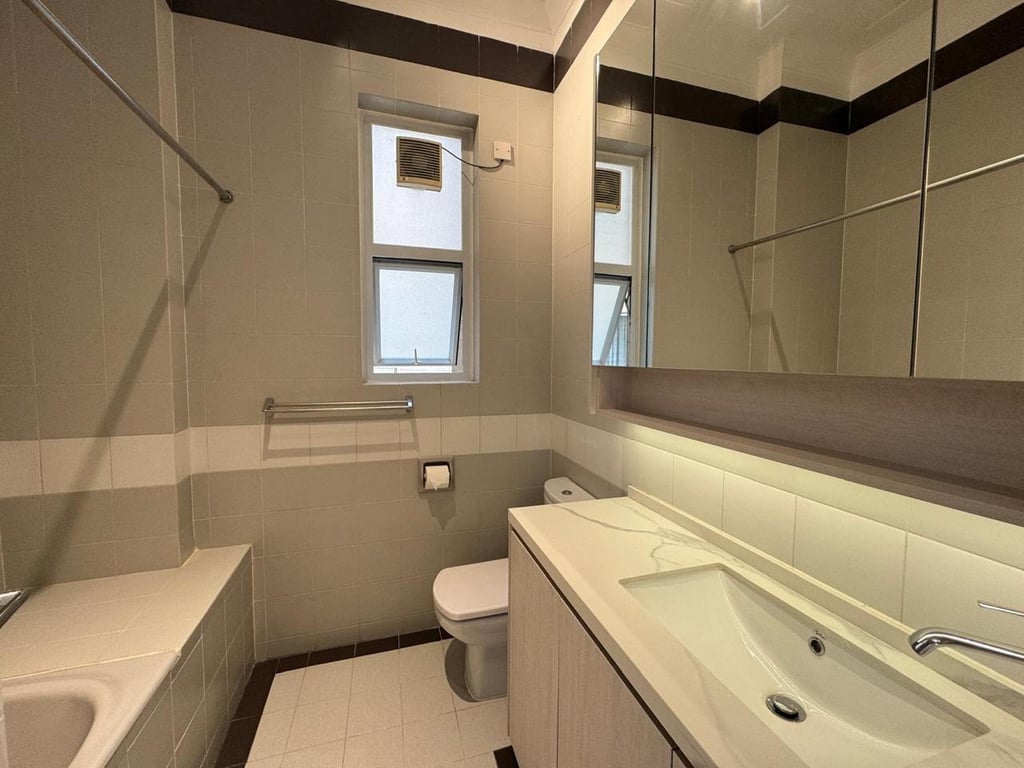 https://img.propertyraptor.com/cdn-cgi/imagedelivery/KD5bF_AFL0JDTbKLWF7z9g/ap8/ap8_001/hornet/prp/img/1e6d8cdbaf383ddef89d4c56ce63029e-wtm.jpg/public