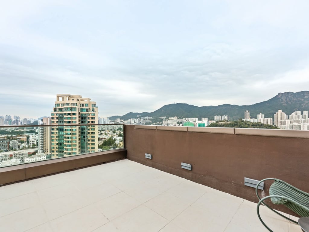 https://img.propertyraptor.com/cdn-cgi/imagedelivery/KD5bF_AFL0JDTbKLWF7z9g/ap8/ap8_001/hornet/prp/img/1e8614af77f1ad528791fb8f137e8b05-wtm.jpg/public