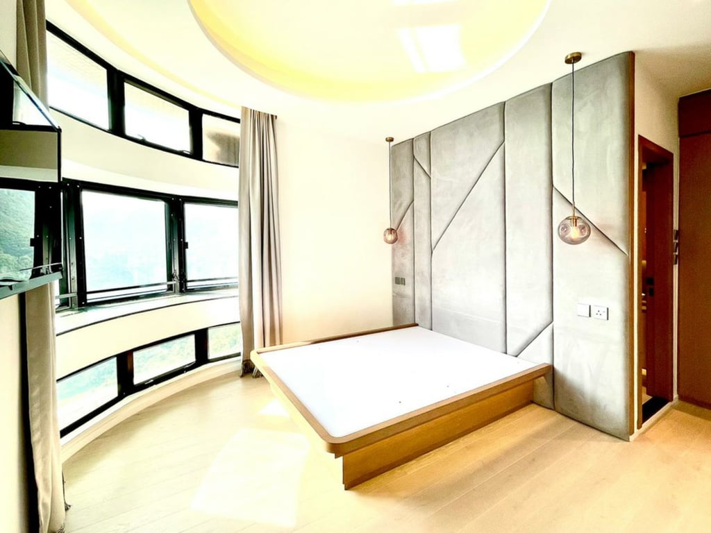 https://img.propertyraptor.com/cdn-cgi/imagedelivery/KD5bF_AFL0JDTbKLWF7z9g/ap8/ap8_001/hornet/prp/img/1eb610251abd56391db73ce3facb59c4.jpg/public