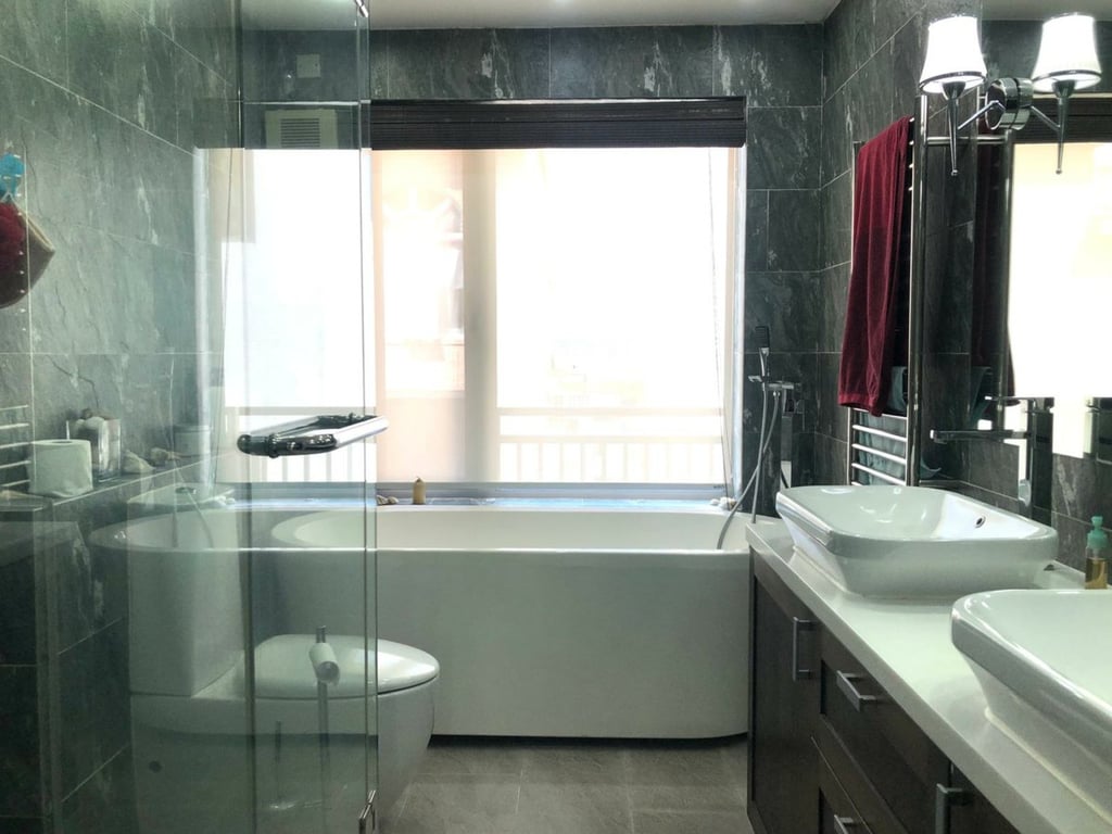 https://img.propertyraptor.com/cdn-cgi/imagedelivery/KD5bF_AFL0JDTbKLWF7z9g/ap8/ap8_001/hornet/prp/img/1ebc6c61b13904a85552a447bf26aaba-wtm.jpg/public