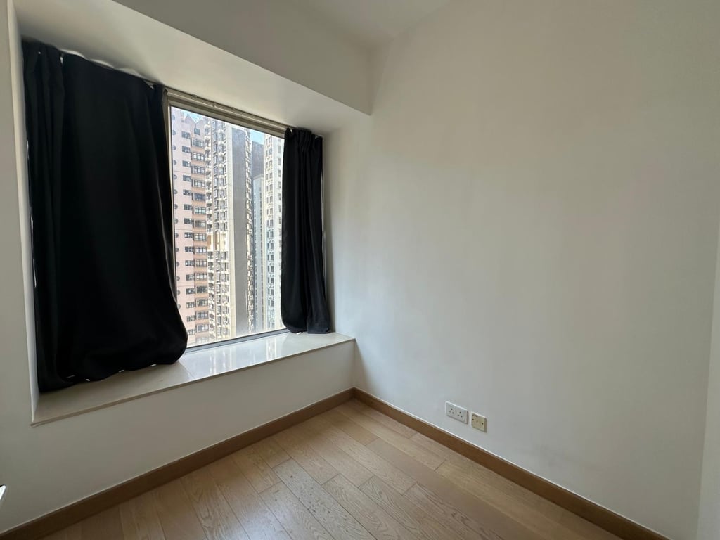 https://img.propertyraptor.com/cdn-cgi/imagedelivery/KD5bF_AFL0JDTbKLWF7z9g/ap8/ap8_001/hornet/prp/img/1ee0251031ad5fefda229629bebef95a-wtm.jpg/public