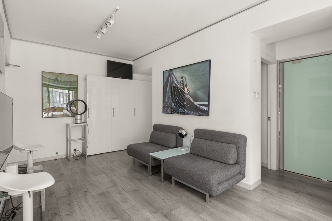 https://img.propertyraptor.com/cdn-cgi/imagedelivery/KD5bF_AFL0JDTbKLWF7z9g/ap8/ap8_001/hornet/prp/img/1ef2b92f77ed9bfc76efc609a0cf0da1-wtm.jpg/public