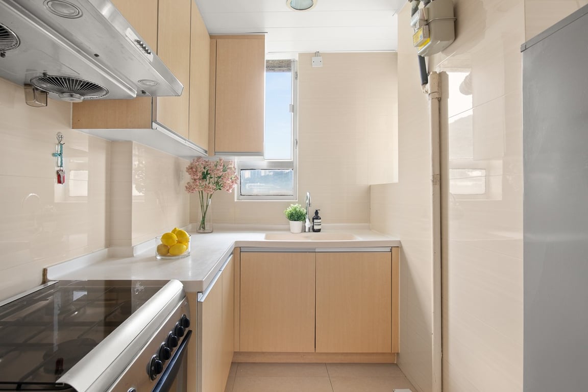https://img.propertyraptor.com/cdn-cgi/imagedelivery/KD5bF_AFL0JDTbKLWF7z9g/ap8/ap8_001/hornet/prp/img/1efb841fc5f67c42d95a2a2890b19450-wtm.jpg/public