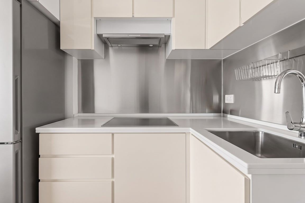 https://img.propertyraptor.com/cdn-cgi/imagedelivery/KD5bF_AFL0JDTbKLWF7z9g/ap8/ap8_001/hornet/prp/img/1f0abadbba1c5d46670f848d026f3aea-wtm.jpg/public