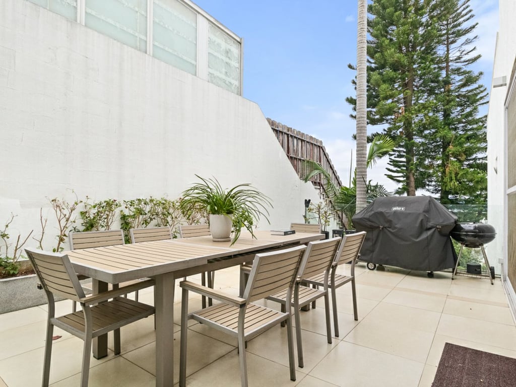 https://img.propertyraptor.com/cdn-cgi/imagedelivery/KD5bF_AFL0JDTbKLWF7z9g/ap8/ap8_001/hornet/prp/img/1f37faaf9508a1888127aaba09c47310-wtm.jpg/public