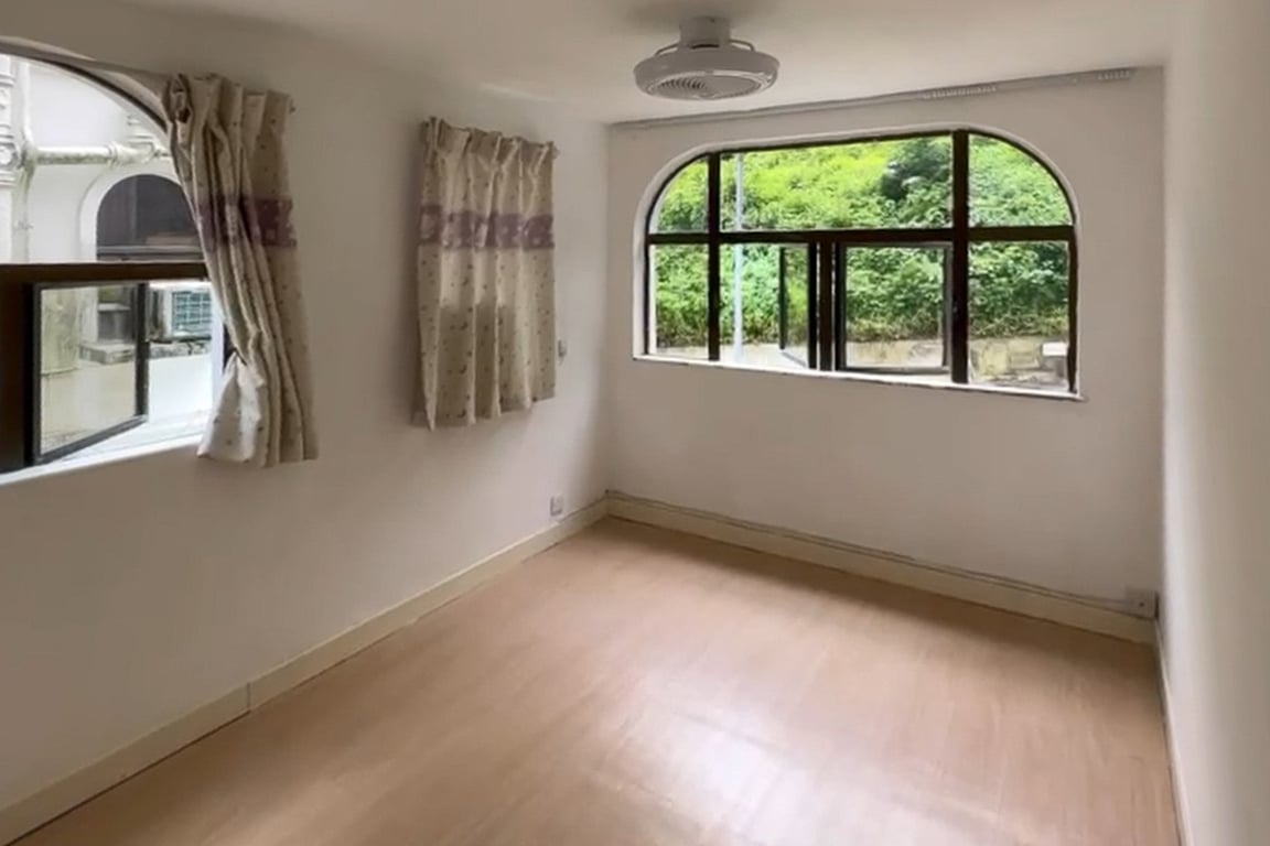 https://img.propertyraptor.com/cdn-cgi/imagedelivery/KD5bF_AFL0JDTbKLWF7z9g/ap8/ap8_001/hornet/prp/img/1f3ed6a356a1123b36a32977ecbcebb7-wtm.jpg/public