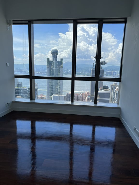 https://img.propertyraptor.com/cdn-cgi/imagedelivery/KD5bF_AFL0JDTbKLWF7z9g/ap8/ap8_001/hornet/prp/img/1f481a4693fce2ca84924b5dca186bfe.jpg/public