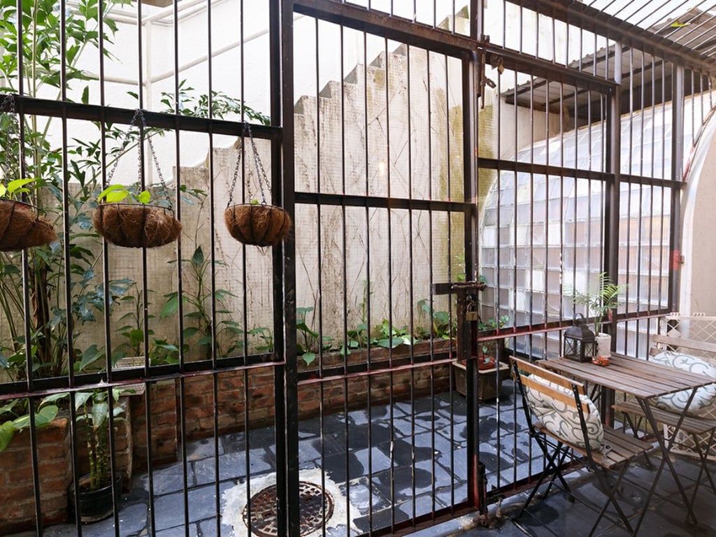 https://img.propertyraptor.com/cdn-cgi/imagedelivery/KD5bF_AFL0JDTbKLWF7z9g/ap8/ap8_001/hornet/prp/img/1f5596f09dc9df8de75d3b15e7efc1bf.jpg/public
