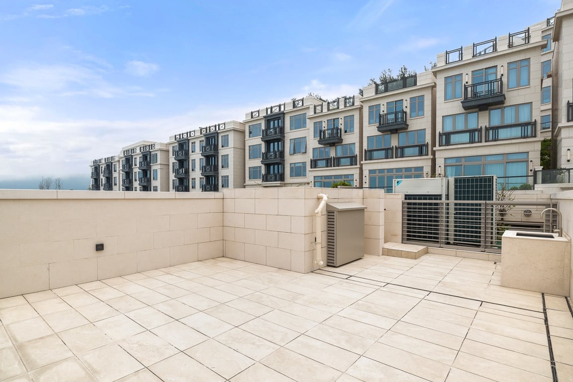 https://img.propertyraptor.com/cdn-cgi/imagedelivery/KD5bF_AFL0JDTbKLWF7z9g/ap8/ap8_001/hornet/prp/img/1f5fc670360dd8944bb8675ee2591889-wtm.jpg/public