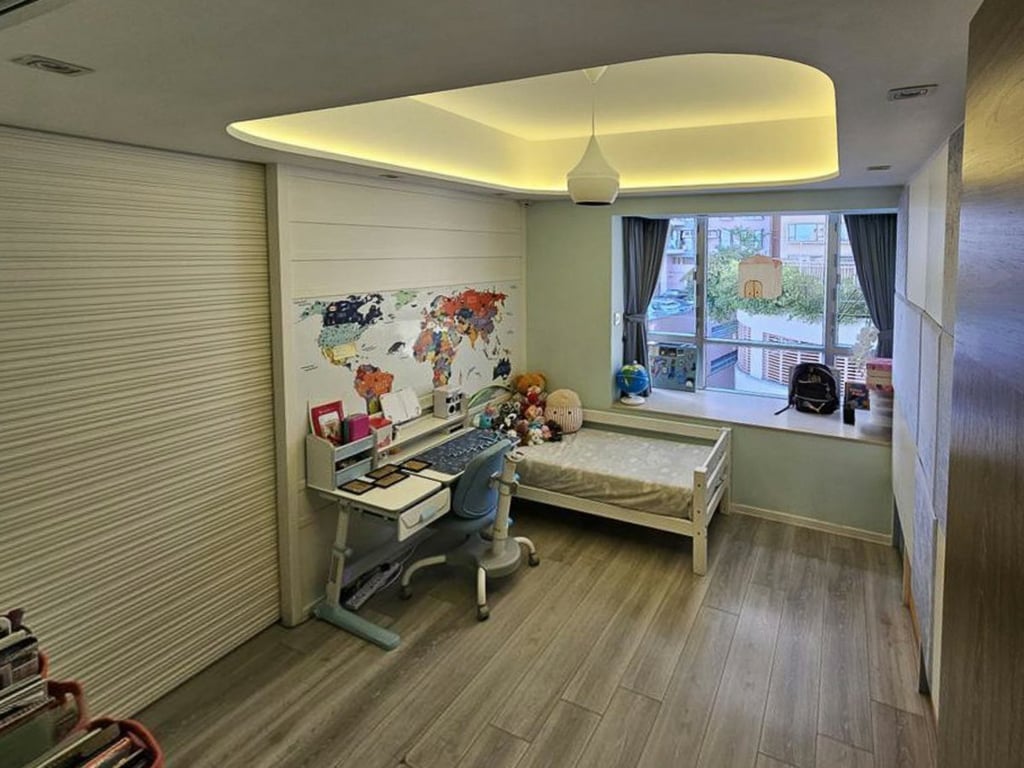 https://img.propertyraptor.com/cdn-cgi/imagedelivery/KD5bF_AFL0JDTbKLWF7z9g/ap8/ap8_001/hornet/prp/img/1fab3cf299fd449004d80a6f6ff1d398.jpg/public