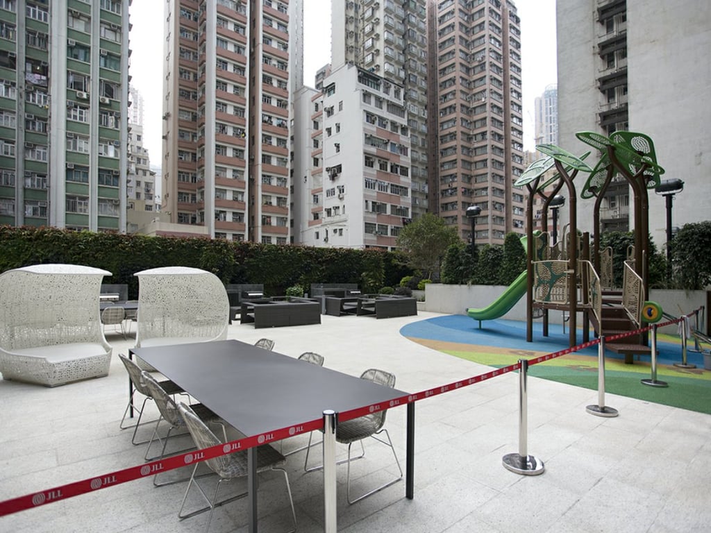 https://img.propertyraptor.com/cdn-cgi/imagedelivery/KD5bF_AFL0JDTbKLWF7z9g/ap8/ap8_001/hornet/prp/img/1fcb973a2549907e2780eb3686aefd35.jpg/public