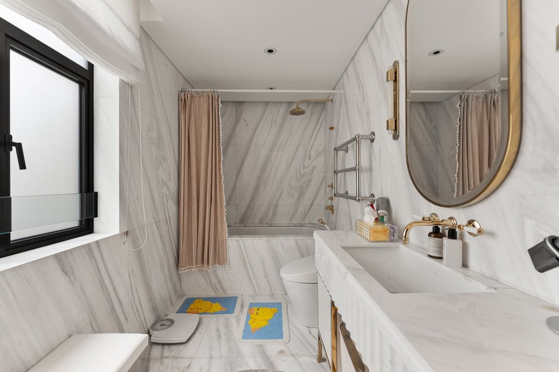 https://img.propertyraptor.com/cdn-cgi/imagedelivery/KD5bF_AFL0JDTbKLWF7z9g/ap8/ap8_001/hornet/prp/img/1ff48bb7334851c22a0c65bb505ff939-wtm.jpg/public
