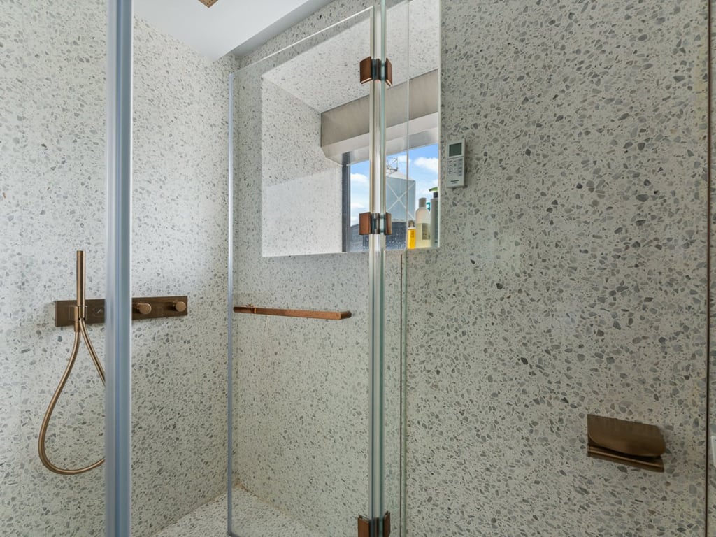 https://img.propertyraptor.com/cdn-cgi/imagedelivery/KD5bF_AFL0JDTbKLWF7z9g/ap8/ap8_001/hornet/prp/img/1ffe51b2cb5c37c8346680d245e97ae5-wtm.jpg/public