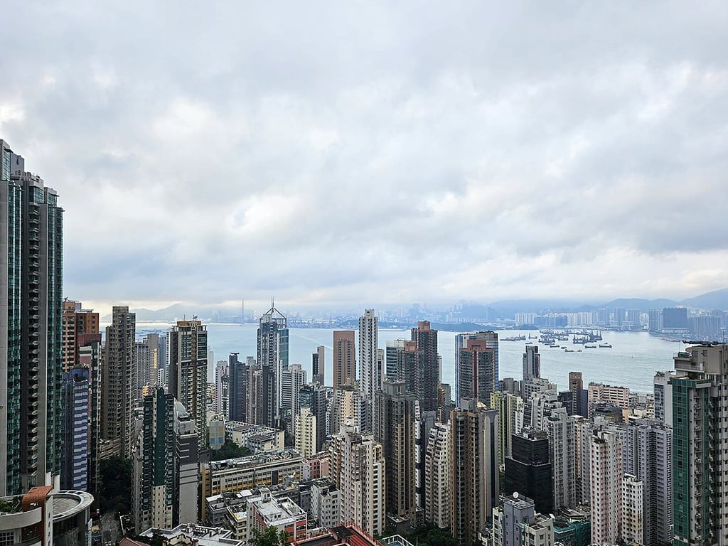 https://img.propertyraptor.com/cdn-cgi/imagedelivery/KD5bF_AFL0JDTbKLWF7z9g/ap8/ap8_001/hornet/prp/img/2004d088cf6772731db311cc4a2b6556.jpg/public