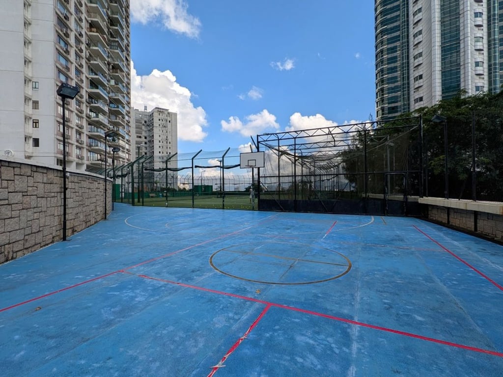 https://img.propertyraptor.com/cdn-cgi/imagedelivery/KD5bF_AFL0JDTbKLWF7z9g/ap8/ap8_001/hornet/prp/img/201e6046f6ca9e27a8f93715ceca48b4-wtm.jpg/public