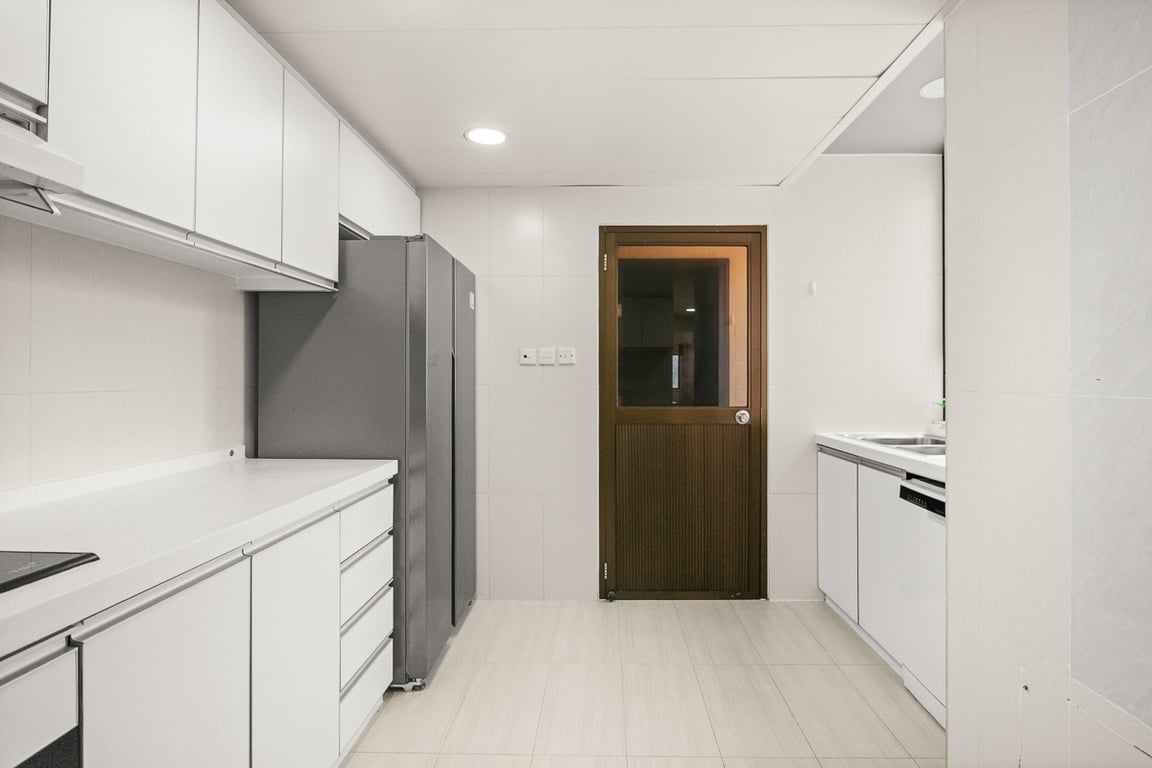 https://img.propertyraptor.com/cdn-cgi/imagedelivery/KD5bF_AFL0JDTbKLWF7z9g/ap8/ap8_001/hornet/prp/img/20246cd86cb0eba14bbc2a50a8565d10-wtm.jpg/public
