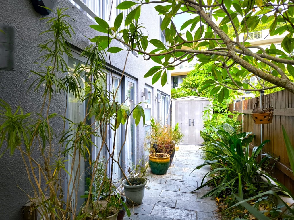 https://img.propertyraptor.com/cdn-cgi/imagedelivery/KD5bF_AFL0JDTbKLWF7z9g/ap8/ap8_001/hornet/prp/img/202fc8f19ab2f322e16a3c1e46f2e4d8-wtm.jpg/public