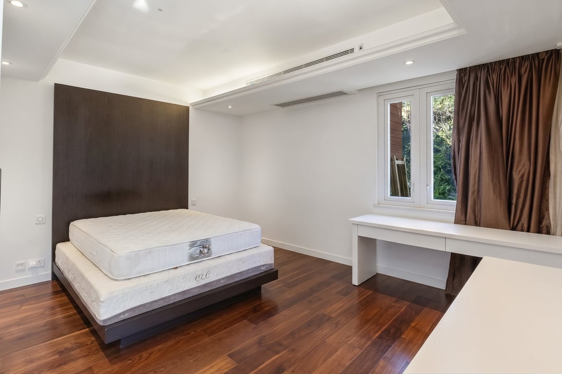 https://img.propertyraptor.com/cdn-cgi/imagedelivery/KD5bF_AFL0JDTbKLWF7z9g/ap8/ap8_001/hornet/prp/img/2062c06a05ea87bb1daf70a503c60197-wtm.jpg/public