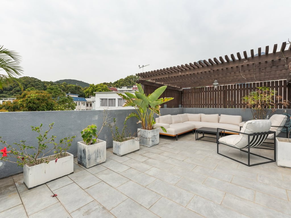 https://img.propertyraptor.com/cdn-cgi/imagedelivery/KD5bF_AFL0JDTbKLWF7z9g/ap8/ap8_001/hornet/prp/img/20676628aea994fd0ca3ae9d36b93e06.jpg/public
